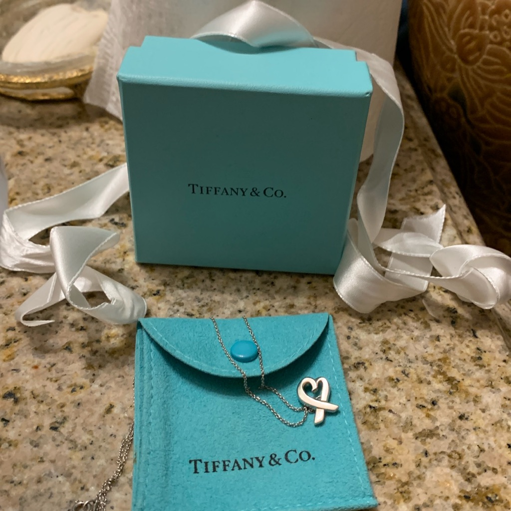 Tiffany & Co Beautiful 925 H.E.A.R.T. Necklace
